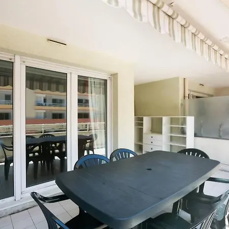 Apartment Very Spacious Close To The Sea