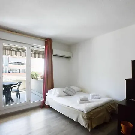Very Spacious Close To The Sea *