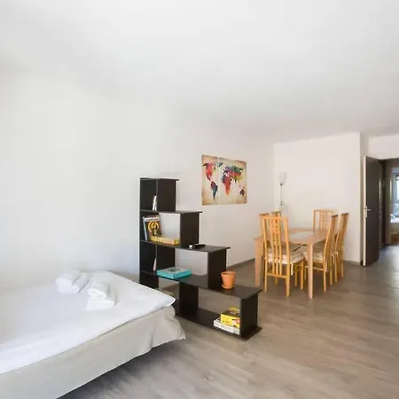 Very Spacious Close To The Sea アパート アンティーブ